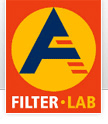 Das Logo von Filtros Anoia ist ein oranges Quadrat. Darin befindet sich ein gelber Kreis auf dem ein dunkel-blaues A mit roten Strichen. Darunter steht Filter in weiss und LAB in gelb. Filtros Anoia und die EGT sind eng miteinander verknüpft.